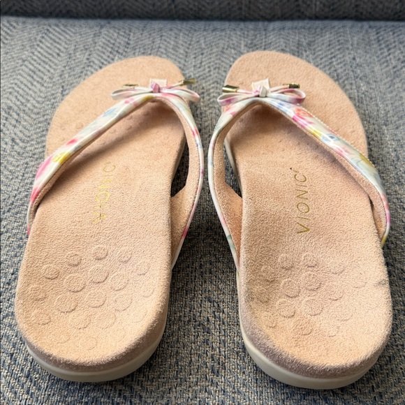 VIONIC Multicolored Flowers Thong Flip Flop Orthaheel Technology Sandals Size: 7 - Picture 7 of 12
